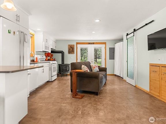 5th image of 15 Barnaby Road
