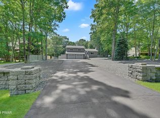 189 Spruce Lake Dr, Milford, PA 18337