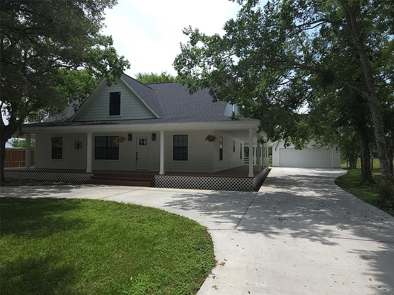 1585 County Road 237 — Photo 2