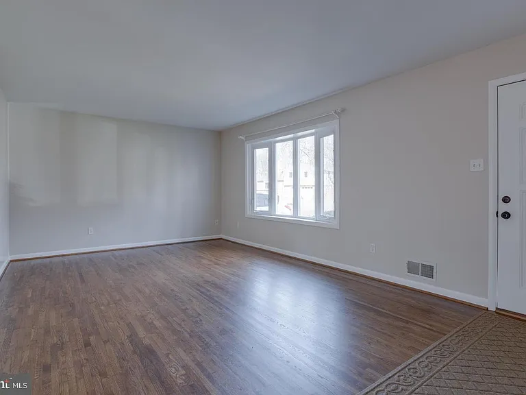7117 Hadlow Ct — Photo 10
