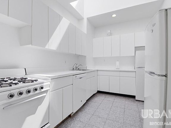 3rd image of 84 E 10th St Fl 3