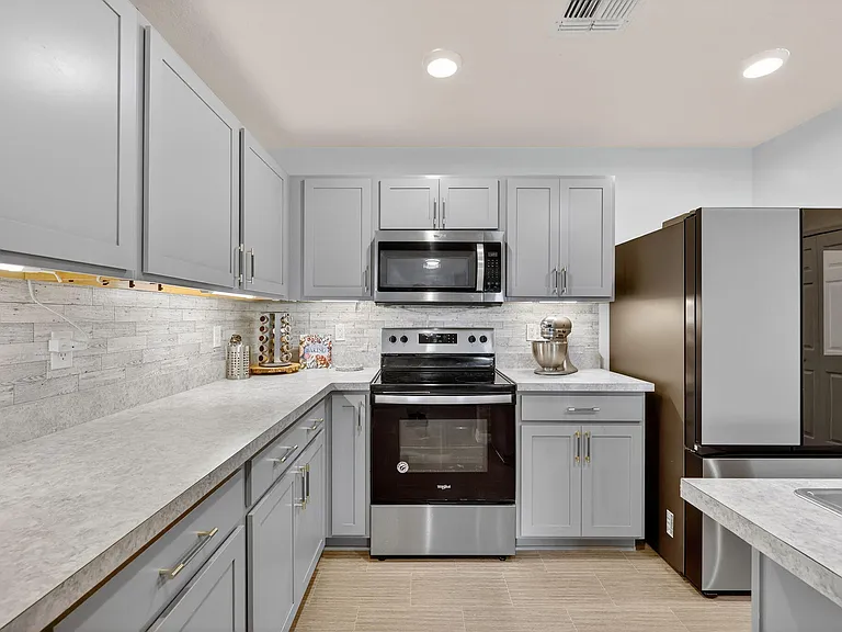 644 SW Hoffenberg Ave — Photo 15