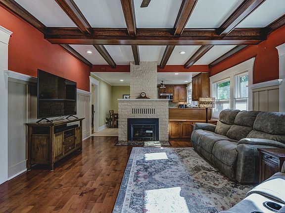 5th image of 416 W Center St