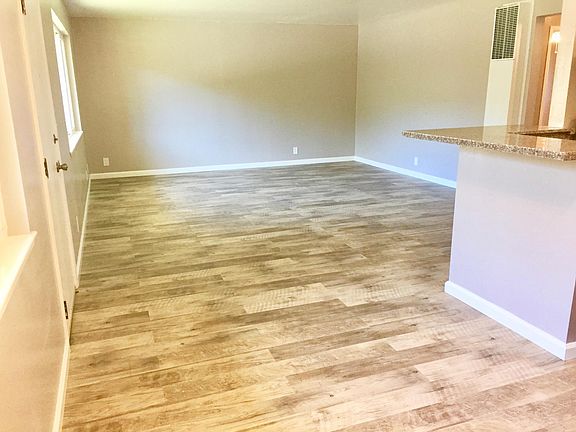 3rd image of 120 Granada Dr APT 16