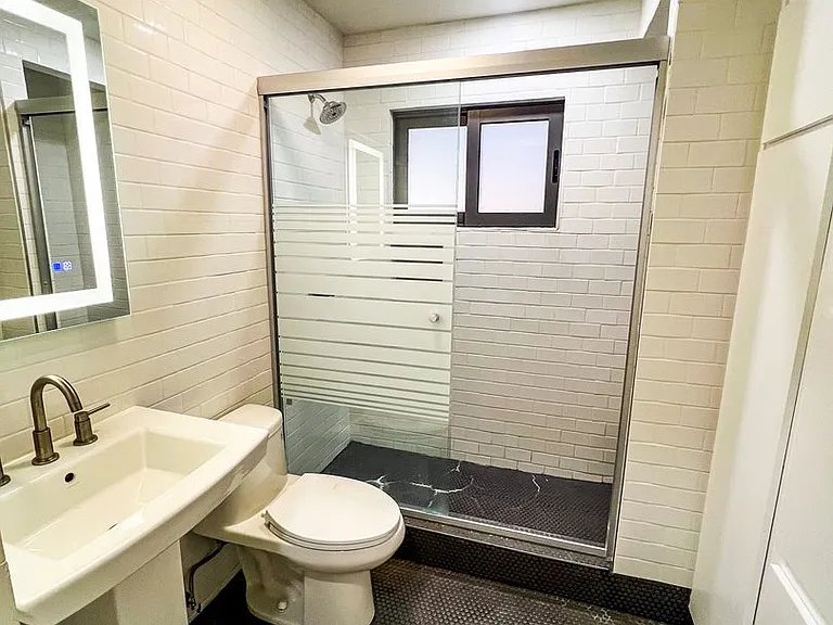 1606 N Stanton St #6 — Photo 7