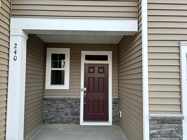 240 Garden Vine 542 Carson — Photo 2