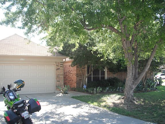 3rd image of 1011 Ashmount Ln