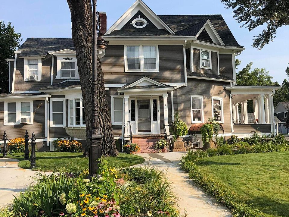 1st image of 813 Loucks