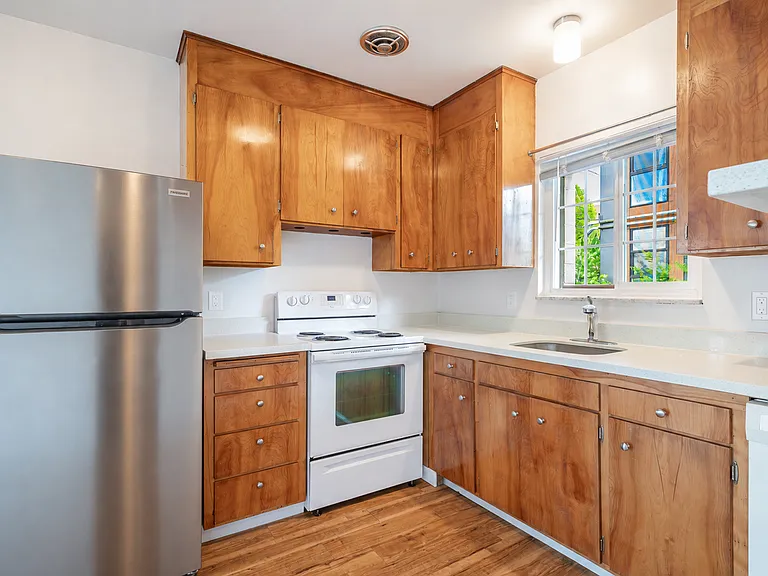 Waytcliff Apartments — Photo 6