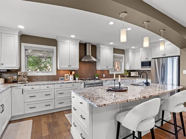 2185 Shannon Way, West Kelowna, BC V4T 1S2