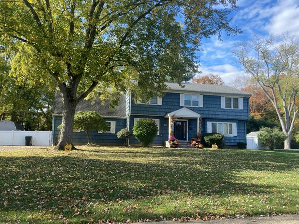 10 Coventry Dr, Freehold, NJ 07728