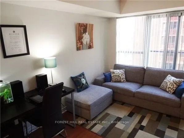 35 Saranac Blvd #720, Toronto, ON M6A 2G4