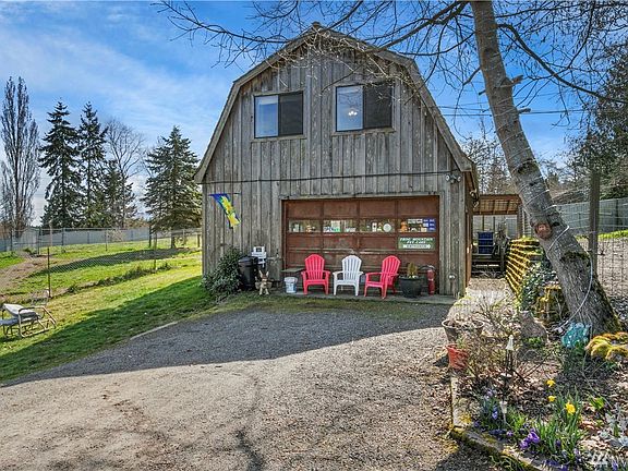 Here it is! Fully licensed kennel with studio above! 