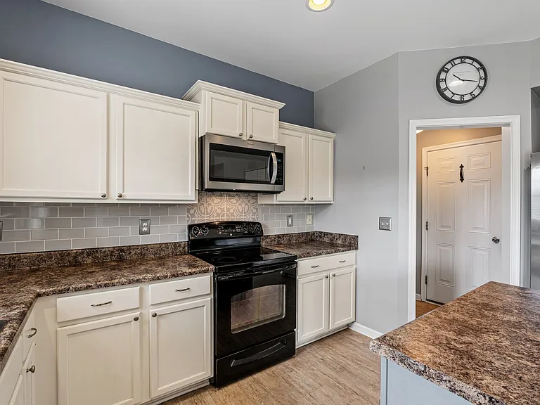 27 Madeline Cir — Photo 15