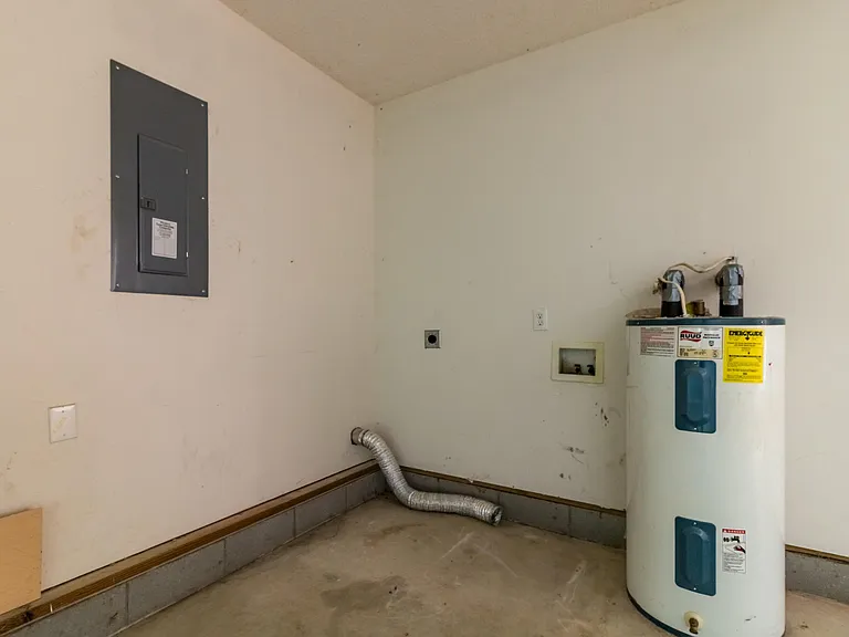 205 Shady Ct — Photo 11