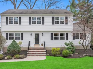 378 Andover St, Wyckoff, NJ 07481