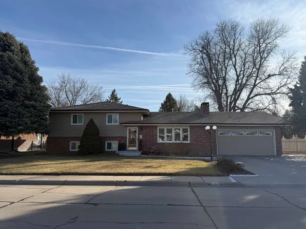 2320 CEDARBERRY LANE, North Platte, NE 69101