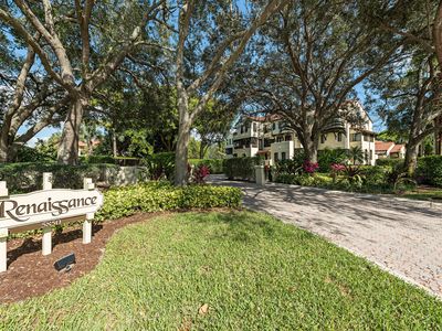 5850 Pelican Bay Blvd APT A1, Naples, FL, 34108