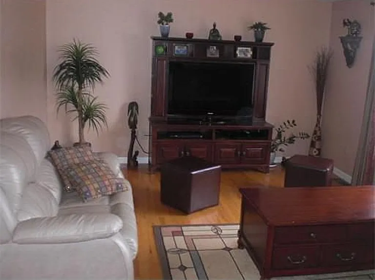 4 bed, 2.5 bath, 2119 sqft, $3,800 — Photo 3