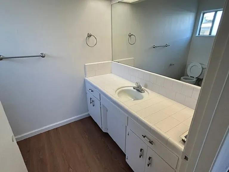 2704 W Whitendale Ave — Photo 5