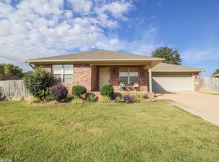 11 Windsor Park Dr, Ward, AR 72176