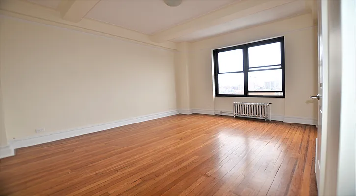 Rented by Manhattan Realty Group | media 16