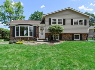 171 Timber Ln, Lindenhurst, IL 60046