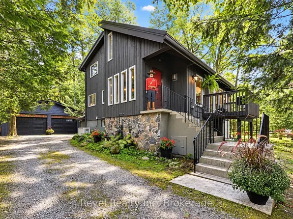 33 Greenwood Dr, Tiny, ON L0L 2J0