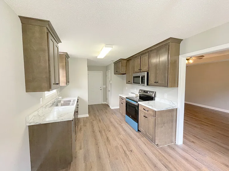 100 Brook Glen Dr — Photo 10
