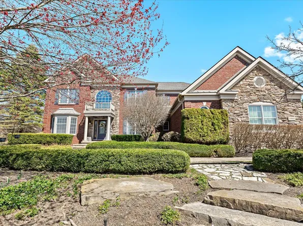 19002 Heather Ridge Dr, Northville, MI 48168