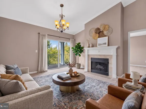 19623 Galway Bay Cir APT 403, Germantown, MD 20874