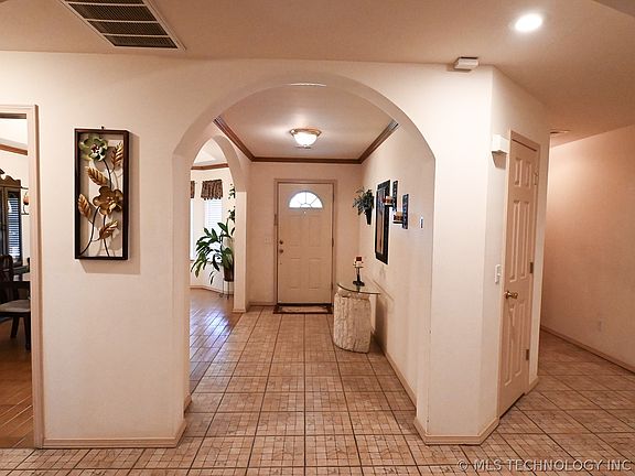 5th image of 501 S 64th St W