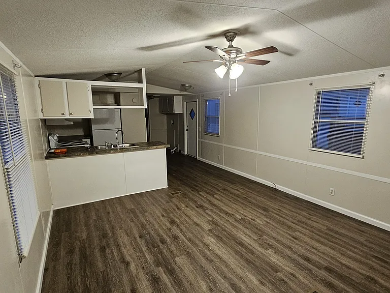 4175 Hyview Ln — Photo 7