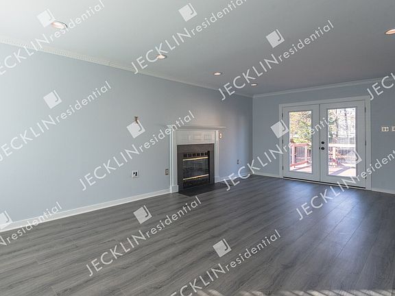 4th image of 9020 Castle Point Dr