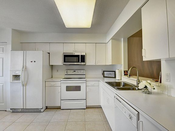 5th image of 5874 Crystal Shores Drive #203