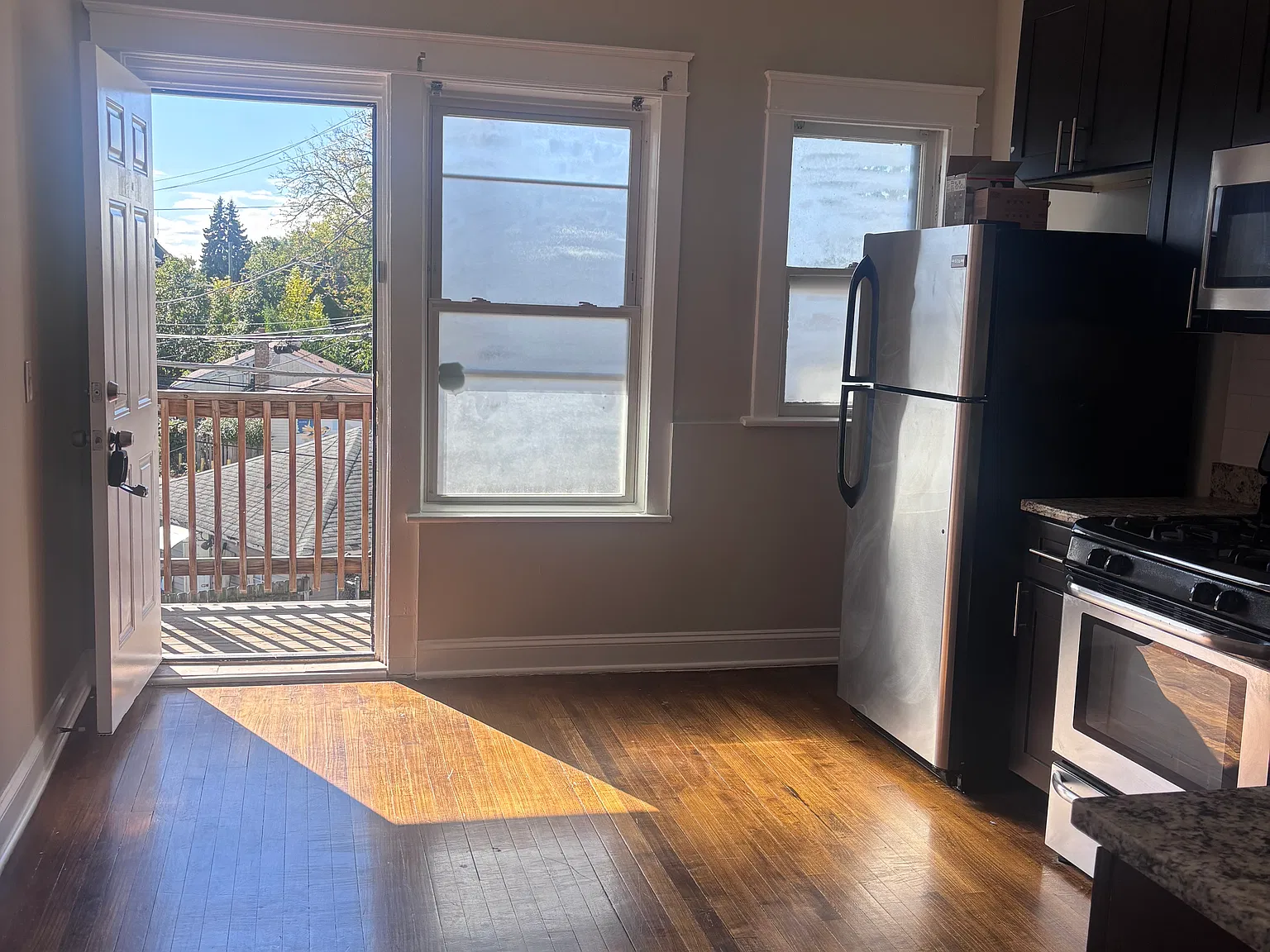 5107 W Montrose Ave — Photo 3