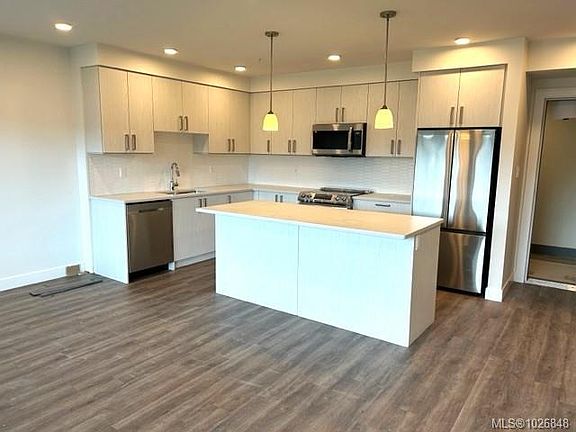 3rd image of 147 Haliburton St #502