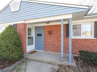 767 S Dennis Rd, Wheeling, IL 60090