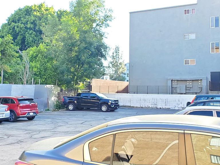 11124 Camarillo St #9 — Photo 21