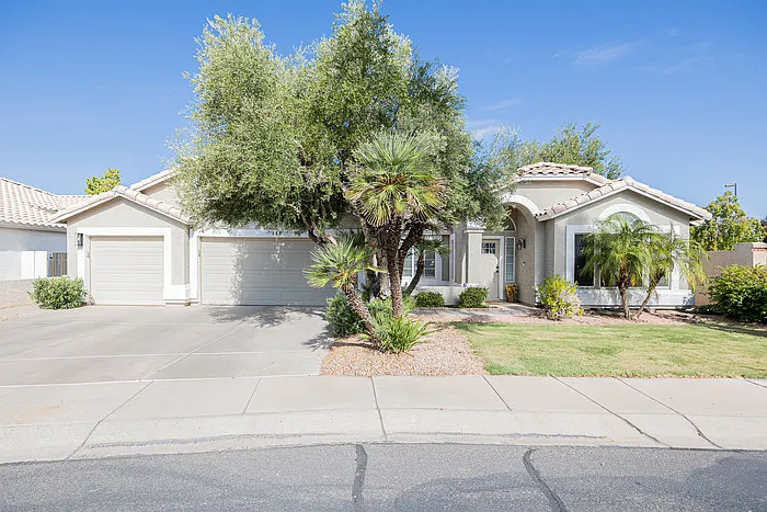 904 S Dolphin Dr — Photo 2