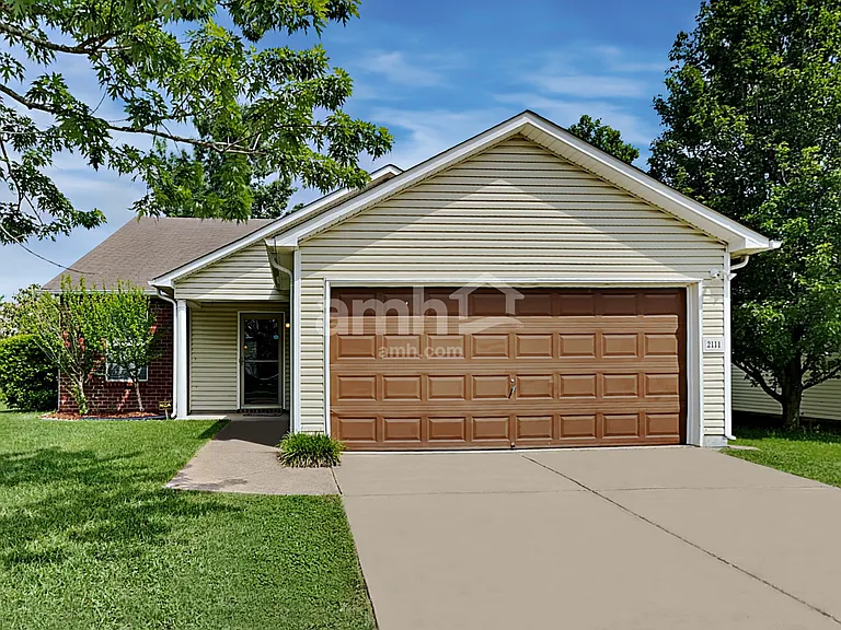 2111 Carlton Ln — Photo 1