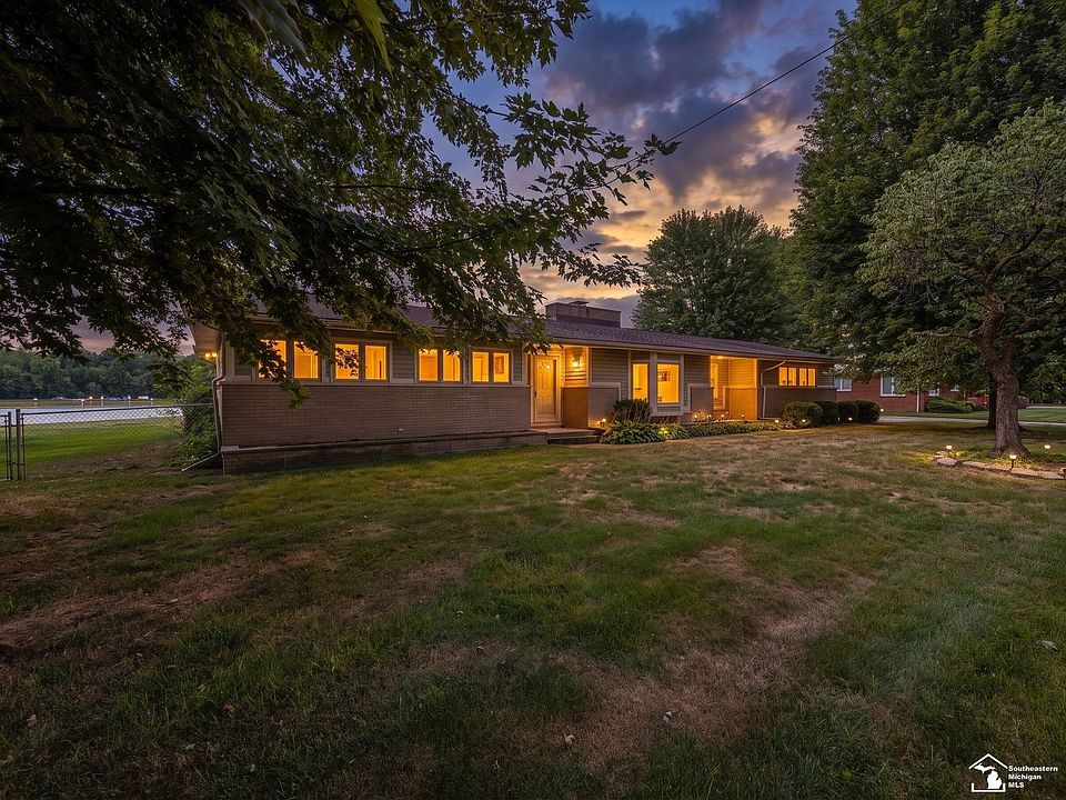 26995 James Ave, photo 2
