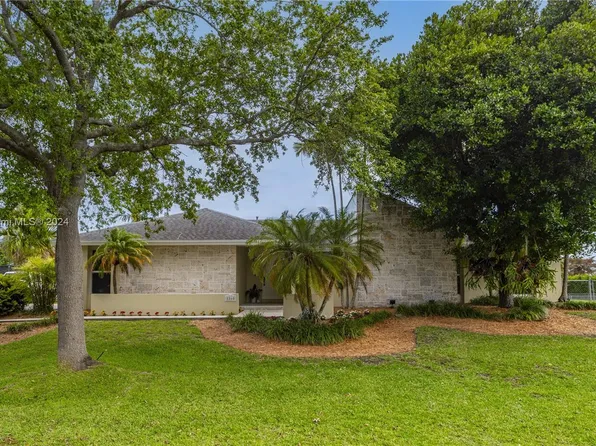 8860 SW 181st Ter, Palmetto Bay, FL 33157