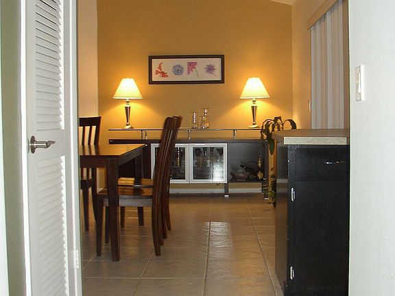 Hallway/Dining