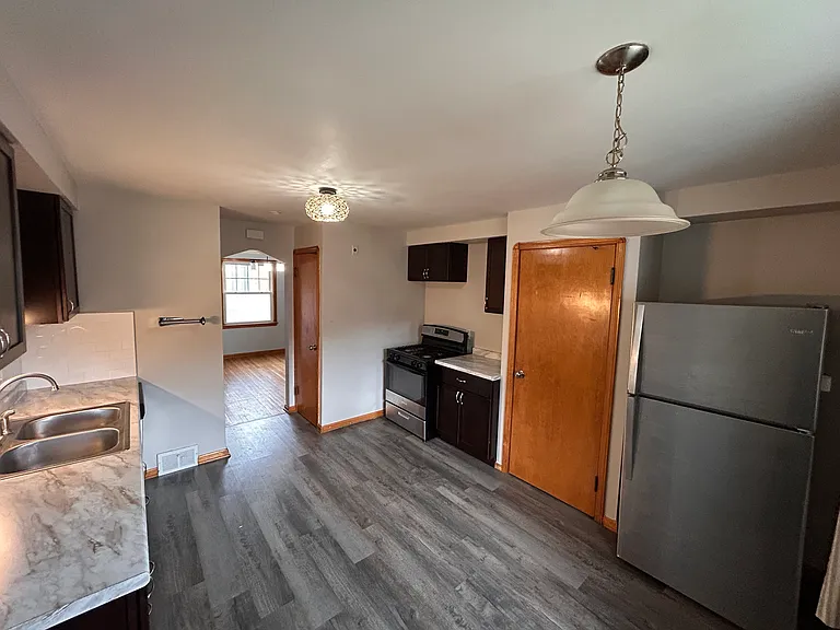 7457 Pearl Rd #B — Photo 4