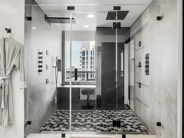 5875 Collins Ave #1807 — Photo 15