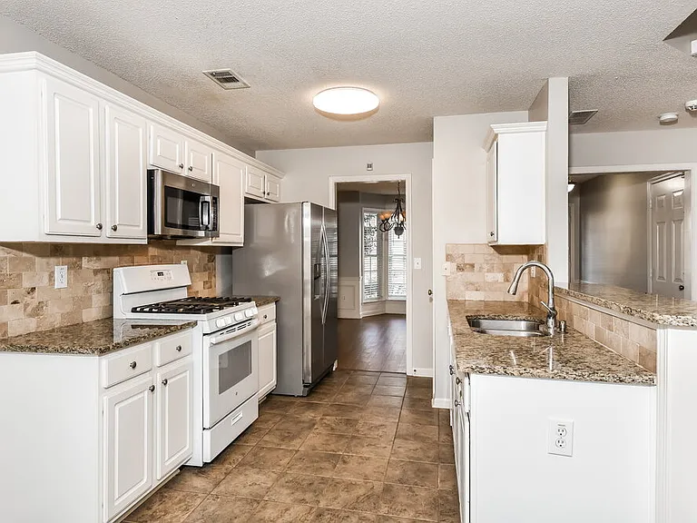 135 Wallnut Hall Cir — Photo 9