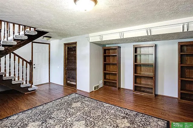 10734 Borman Cir — Photo 8