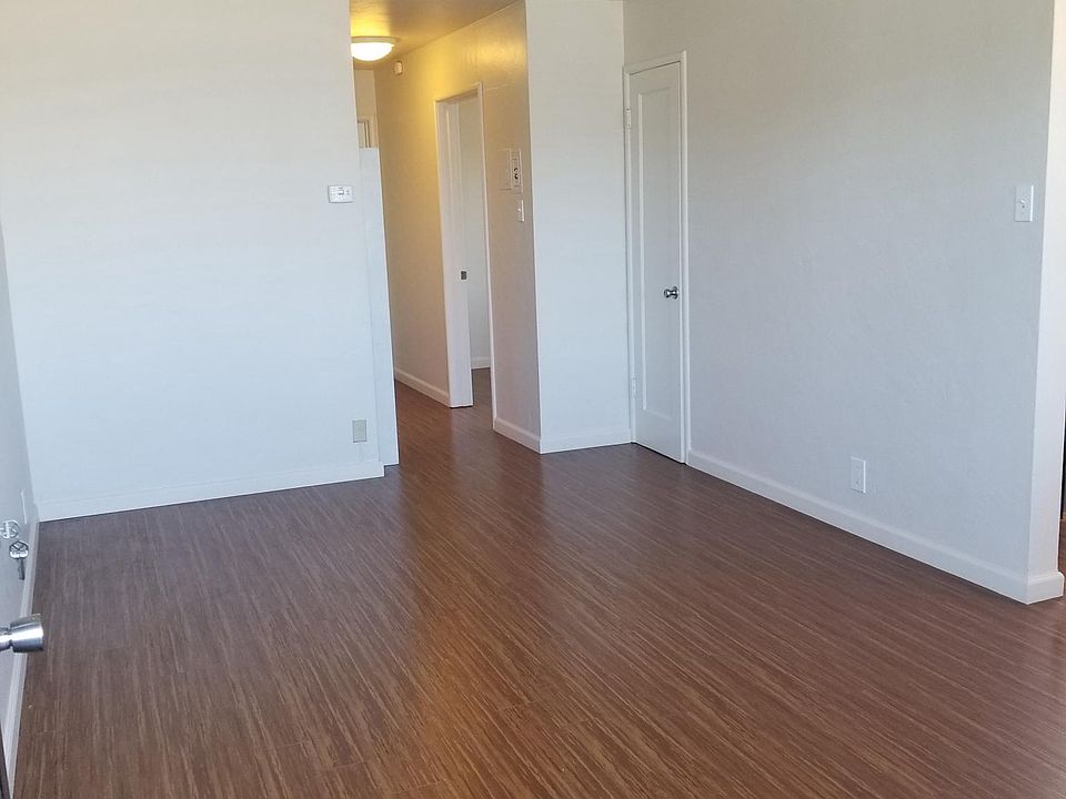 1st image of 1040 N 4th St