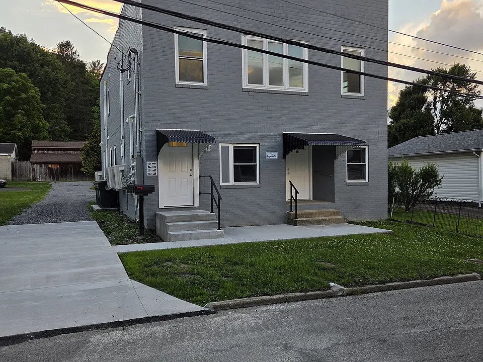 151 Fayette St #101